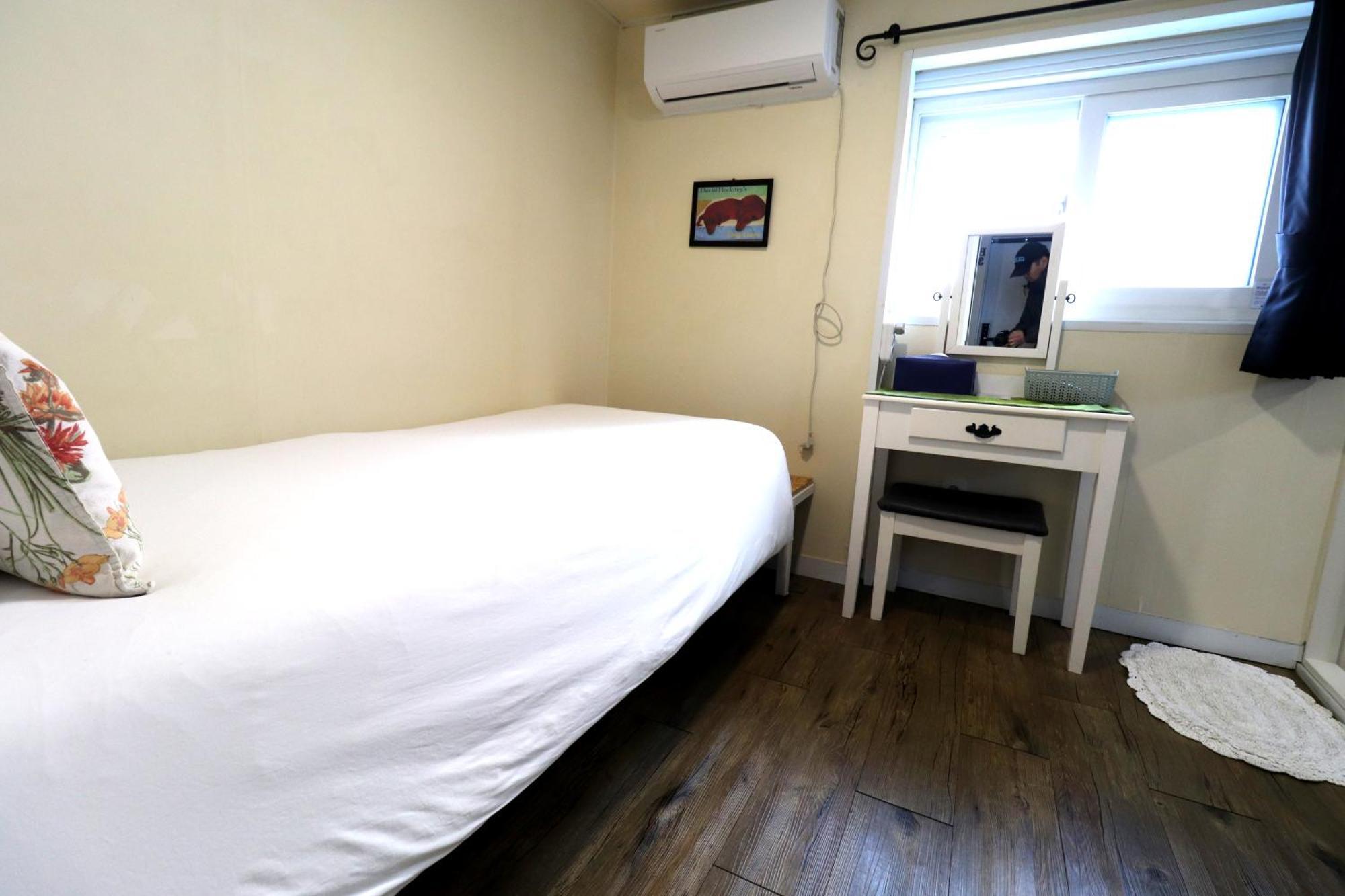 Just4U Guesthouse Seoul Exterior photo